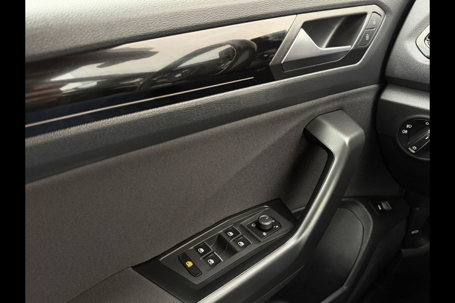 Volkswagen T-Roc 1.5 TSI Sport | Pano | Trekhaak | LED | Carplay | Camera | Virtual Cockpit | PDC