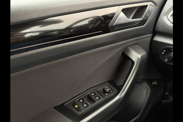 Volkswagen T-Roc 1.5 TSI Sport | Pano | Trekhaak | LED | Carplay | Camera | Virtual Cockpit | PDC