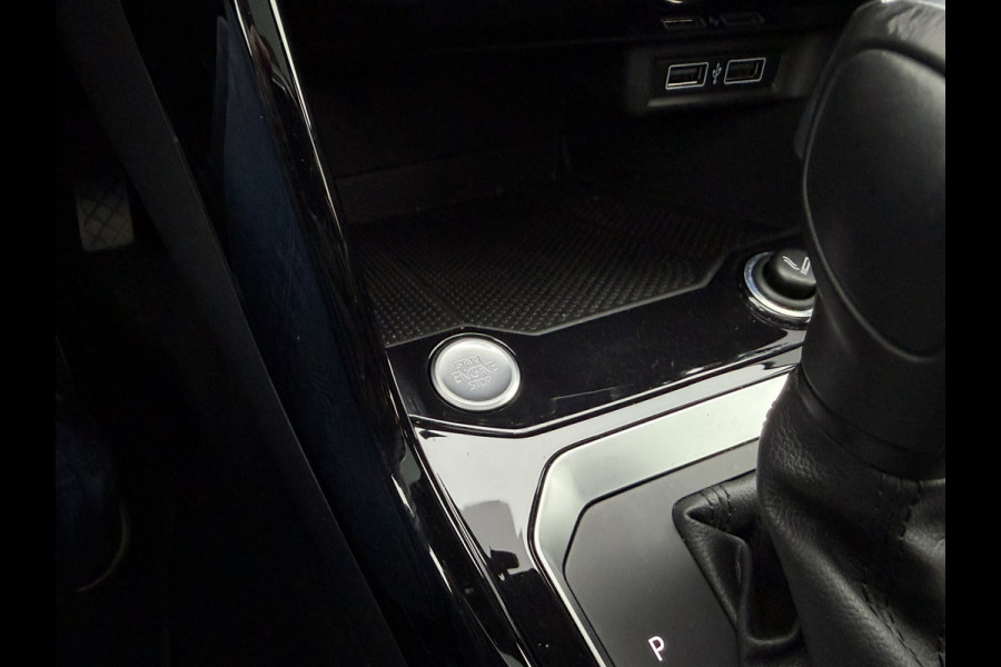 Volkswagen T-Roc 1.5 TSI Sport | Pano | Trekhaak | LED | Carplay | Camera | Virtual Cockpit | PDC