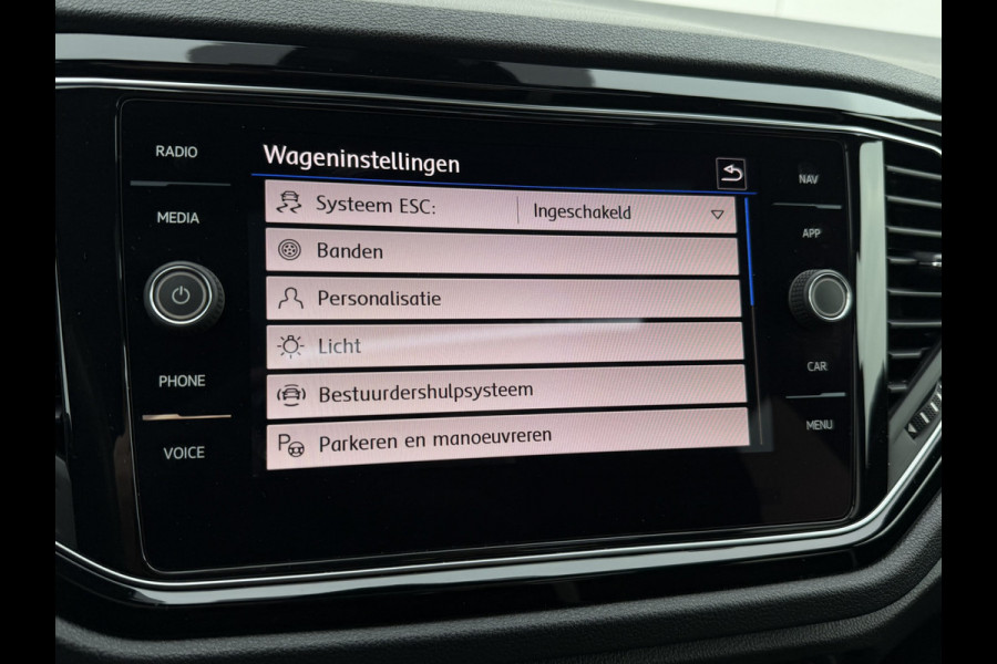 Volkswagen T-Roc 1.5 TSI Sport | Pano | Trekhaak | LED | Carplay | Camera | Virtual Cockpit | PDC