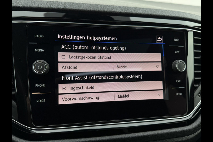 Volkswagen T-Roc 1.5 TSI Sport | Pano | Trekhaak | LED | Carplay | Camera | Virtual Cockpit | PDC