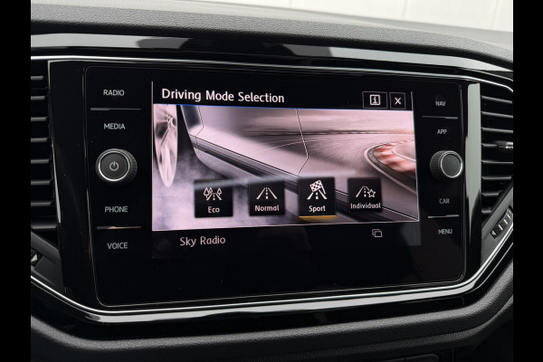 Volkswagen T-Roc 1.5 TSI Sport | Pano | Trekhaak | LED | Carplay | Camera | Virtual Cockpit | PDC