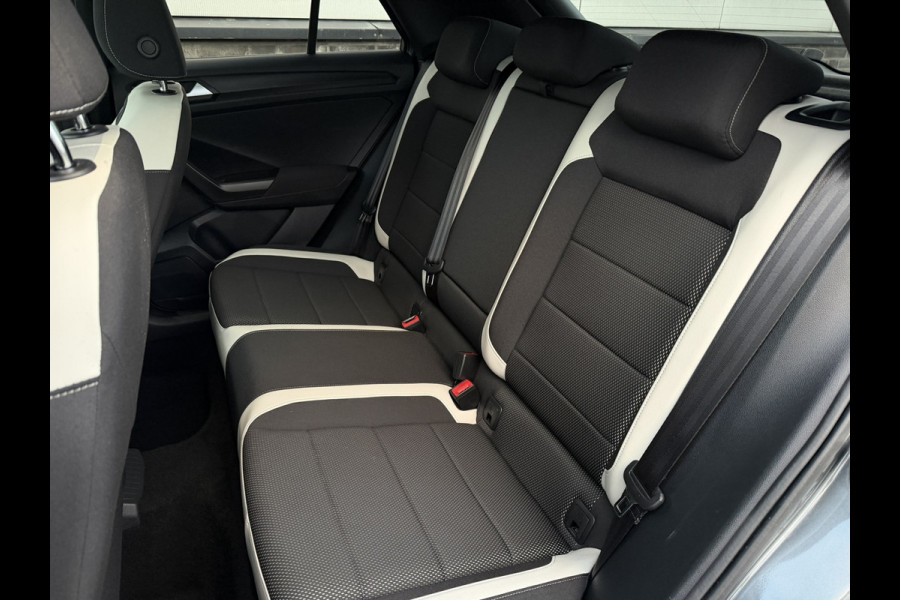 Volkswagen T-Roc 1.5 TSI Sport | Pano | Trekhaak | LED | Carplay | Camera | Virtual Cockpit | PDC
