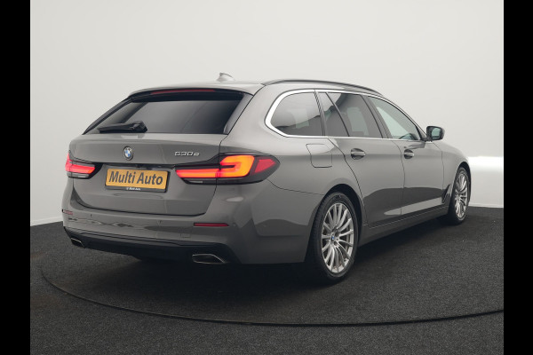 BMW 5 Serie Touring 530e Sportline Plug In Hybrid 293pk Dealer O.H Bernina Grau Metallic PHEV | Trekhaak Afn. | M Sportstuur | Camera | Lederen Sportstoelen Verwarmd | Cruise Control | BMW LED | Hifi Sound | Apple Carplay | Navigatie | Virtual | DAB |