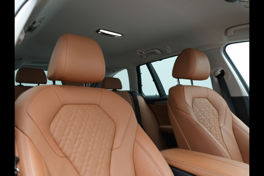 BMW 5 Serie Touring 530e Sportline Plug In Hybrid 293pk Dealer O.H Bernina Grau Metallic PHEV | Trekhaak Afn. | M Sportstuur | Camera | Lederen Sportstoelen Verwarmd | Cruise Control | BMW LED | Hifi Sound | Apple Carplay | Navigatie | Virtual | DAB |