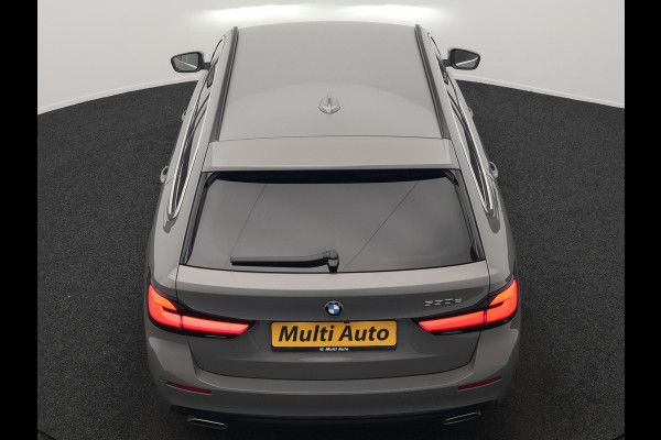 BMW 5 Serie Touring 530e Sportline Plug In Hybrid 293pk Dealer O.H Bernina Grau Metallic PHEV | Trekhaak Afn. | M Sportstuur | Camera | Lederen Sportstoelen Verwarmd | Cruise Control | BMW LED | Hifi Sound | Apple Carplay | Navigatie | Virtual | DAB |