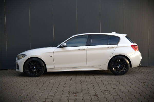 BMW 1-serie 118i Corporate Lease Executive M Sport | Automaat | Stuurverwarming | Stoelverwarming | NAP | Keyless | Cruise Control | PDC | Shadow line | Digital Dash | Navigatie Business | Led |  Dealer Onderhouden |