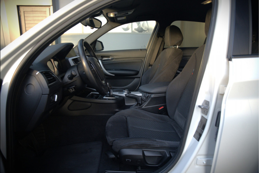 BMW 1-serie 118i Corporate Lease Executive M Sport | Automaat | Stuurverwarming | Stoelverwarming | NAP | Keyless | Cruise Control | PDC | Shadow line | Digital Dash | Navigatie Business | Led |  Dealer Onderhouden |