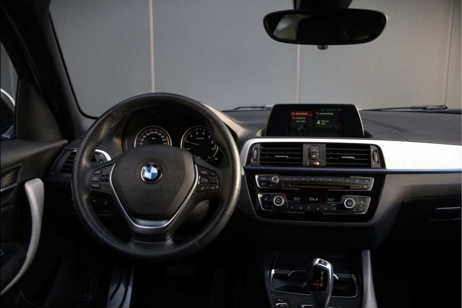 BMW 1-serie 118i Corporate Lease Executive M Sport | Automaat | Stuurverwarming | Stoelverwarming | NAP | Keyless | Cruise Control | PDC | Shadow line | Digital Dash | Navigatie Business | Led |  Dealer Onderhouden |