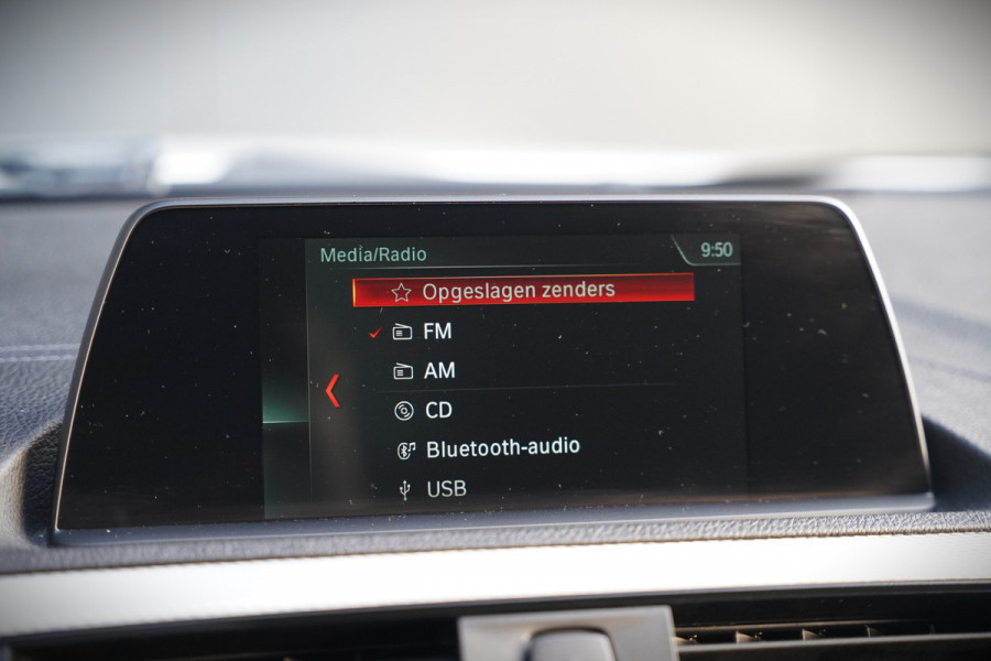 BMW 1-serie 118i Corporate Lease Executive M Sport | Automaat | Stuurverwarming | Stoelverwarming | NAP | Keyless | Cruise Control | PDC | Shadow line | Digital Dash | Navigatie Business | Led |  Dealer Onderhouden |