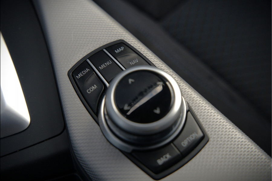 BMW 1-serie 118i Corporate Lease Executive M Sport | Automaat | Stuurverwarming | Stoelverwarming | NAP | Keyless | Cruise Control | PDC | Shadow line | Digital Dash | Navigatie Business | Led |  Dealer Onderhouden |