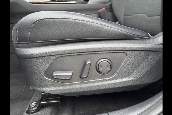 Kia Sportage 1.6 T-GDi Hybrid DynamicPlusLine Automaat | Pano | Stoelverwarming voor/achter | Camera | Dodehoekherkenning | Elektrische Stoelen | Cruise | Apple Carplay & Android Auto |