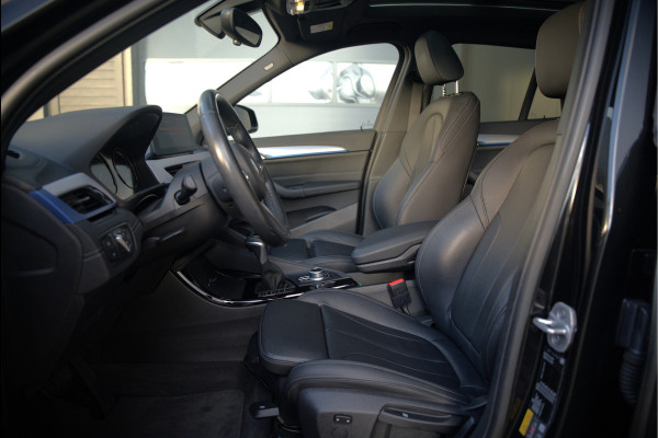 BMW X1 xDrive25e eDrive Edition M Sport | Panoramadak | Leer | Head-Up Display | Camera | Shadowline | Keyless | Cruise Control | Navigatie Prof. | Stoelverwarming | Elek. Achterklep | Ambiance Verlichting