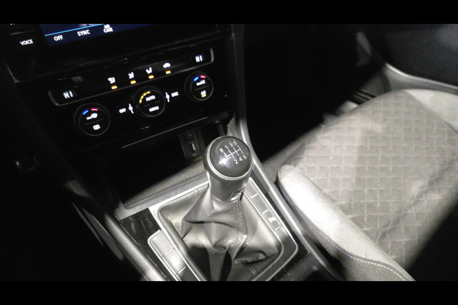 Volkswagen Golf 1.0 TSI Comfortline | Pano | Navi | Climate | Carplay