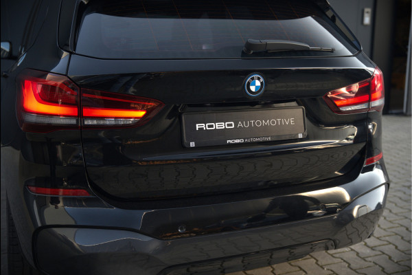 BMW X1 xDrive25e eDrive Edition M Sport | Panoramadak | Leer | Head-Up Display | Camera | Shadowline | Keyless | Cruise Control | Navigatie Prof. | Stoelverwarming | Elek. Achterklep | Ambiance Verlichting