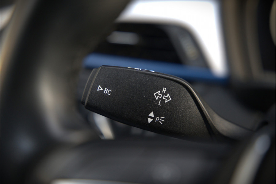 BMW X1 xDrive25e eDrive Edition M Sport | Panoramadak | Leer | Head-Up Display | Camera | Shadowline | Keyless | Cruise Control | Navigatie Prof. | Stoelverwarming | Elek. Achterklep | Ambiance Verlichting