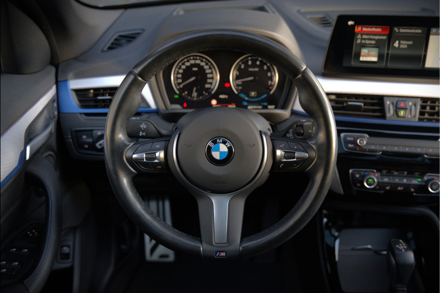 BMW X1 xDrive25e eDrive Edition M Sport | Panoramadak | Leer | Head-Up Display | Camera | Shadowline | Keyless | Cruise Control | Navigatie Prof. | Stoelverwarming | Elek. Achterklep | Ambiance Verlichting