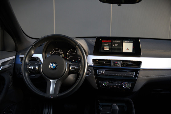 BMW X1 xDrive25e eDrive Edition M Sport | Panoramadak | Leer | Head-Up Display | Camera | Shadowline | Keyless | Cruise Control | Navigatie Prof. | Stoelverwarming | Elek. Achterklep | Ambiance Verlichting