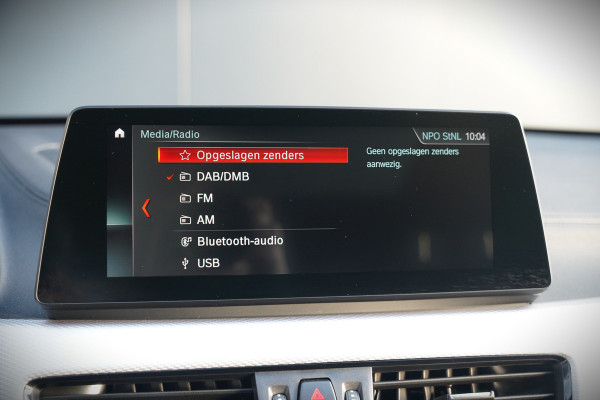 BMW X1 xDrive25e eDrive Edition M Sport | Panoramadak | Leer | Head-Up Display | Camera | Shadowline | Keyless | Cruise Control | Navigatie Prof. | Stoelverwarming | Elek. Achterklep | Ambiance Verlichting