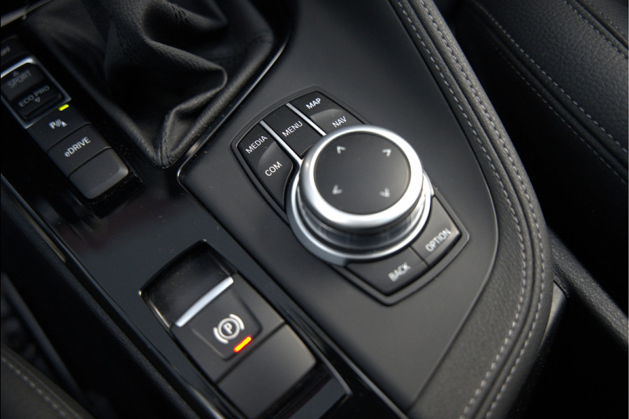 BMW X1 xDrive25e eDrive Edition M Sport | Panoramadak | Leer | Head-Up Display | Camera | Shadowline | Keyless | Cruise Control | Navigatie Prof. | Stoelverwarming | Elek. Achterklep | Ambiance Verlichting