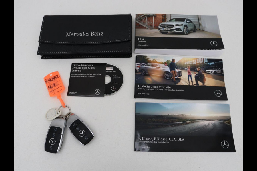 Mercedes-Benz GLA 250e AMG Limited | Panoramadak | Trekhaak | Adaptive cruise | Stoelverwarming | Memory | Matrix LED | Leder/Alcantara | Navigatie | Camera | Sfeerverlichting | PHEV | Plug In