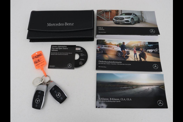 Mercedes-Benz GLA 250e AMG Limited | Panoramadak | Trekhaak | Adaptive cruise | Stoelverwarming | Memory | Matrix LED | Leder/Alcantara | Navigatie | Camera | Sfeerverlichting | PHEV | Plug In