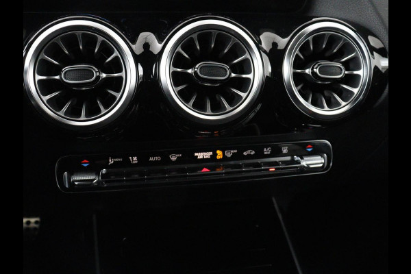 Mercedes-Benz GLA 250e AMG Limited | Panoramadak | Trekhaak | Adaptive cruise | Stoelverwarming | Memory | Matrix LED | Leder/Alcantara | Navigatie | Camera | Sfeerverlichting | PHEV | Plug In