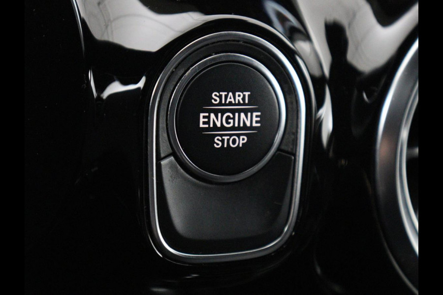 Mercedes-Benz GLA 250e AMG Limited | Panoramadak | Trekhaak | Adaptive cruise | Stoelverwarming | Memory | Matrix LED | Leder/Alcantara | Navigatie | Camera | Sfeerverlichting | PHEV | Plug In