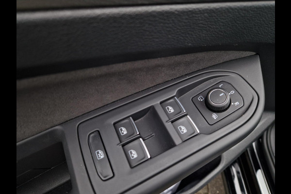 Volkswagen Golf 1.5 eHybrid 50 Edition /Panoramadak /IQ drive /IQ Light