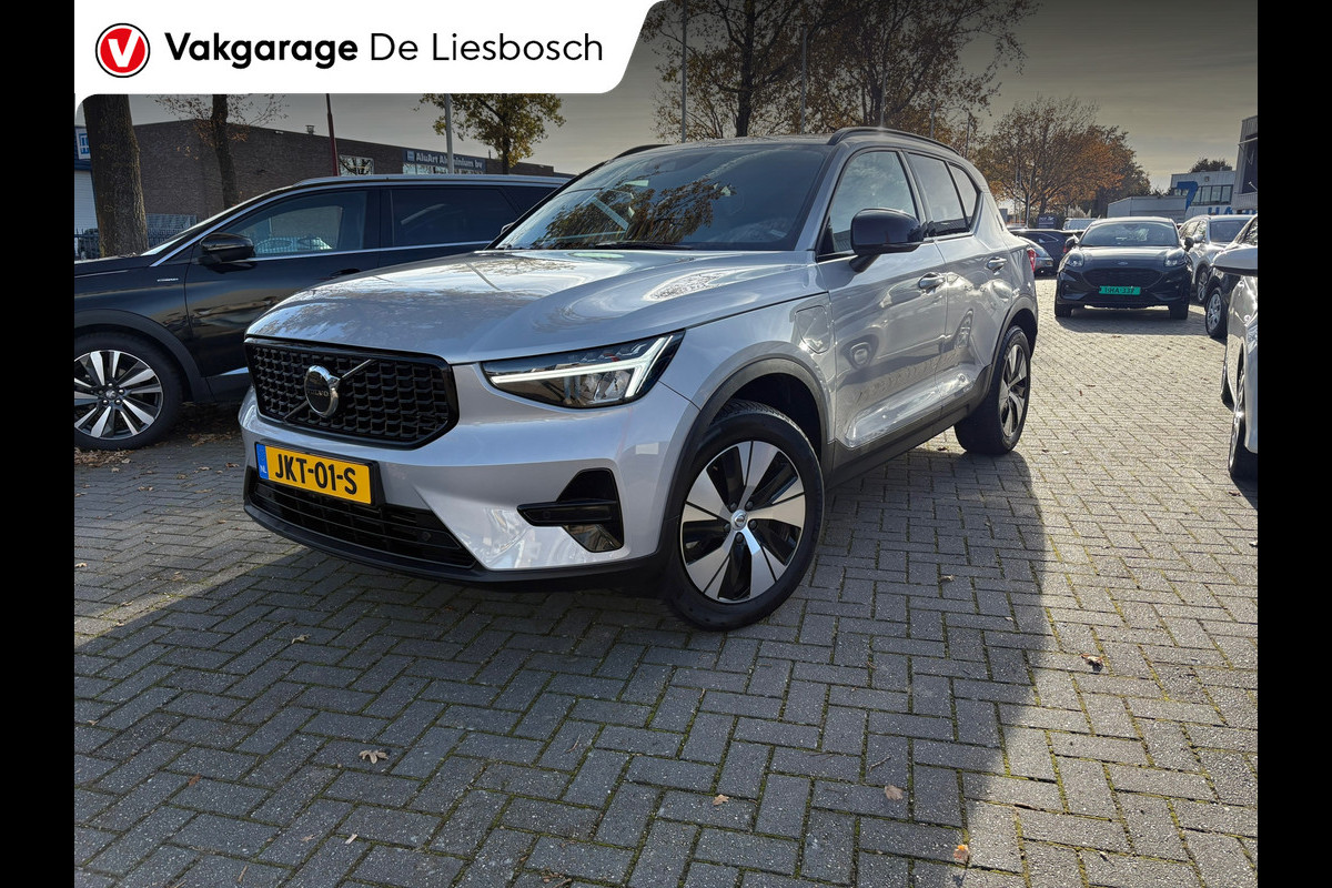 Volvo XC40 1.5 T4 Plug-in hybrid Plus Dark / Panorama-dak / Harman-Kardon / camera / stuur en stoel verwarming