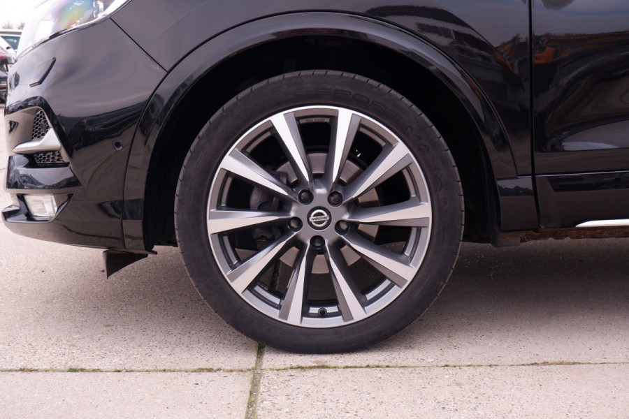 Nissan QASHQAI 1.3 DIG-T Tekna | Pano-Dak | Trekhaak | Carplay | Bose | Navi | Camera | Climate