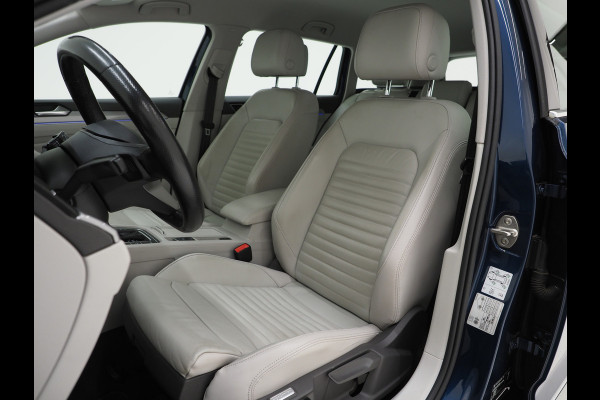 Volkswagen Passat Variant 1.4 TSI PHEV GTE | Leder | Trekhaak | Adaptive Cruise | Sfeerlicht | DAB | Climate | Matrix | Carplay