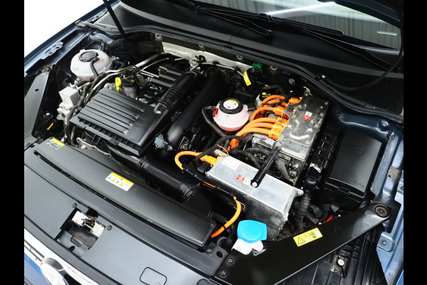 Volkswagen Passat Variant 1.4 TSI PHEV GTE | Leder | Trekhaak | Adaptive Cruise | Sfeerlicht | DAB | Climate | Matrix | Carplay
