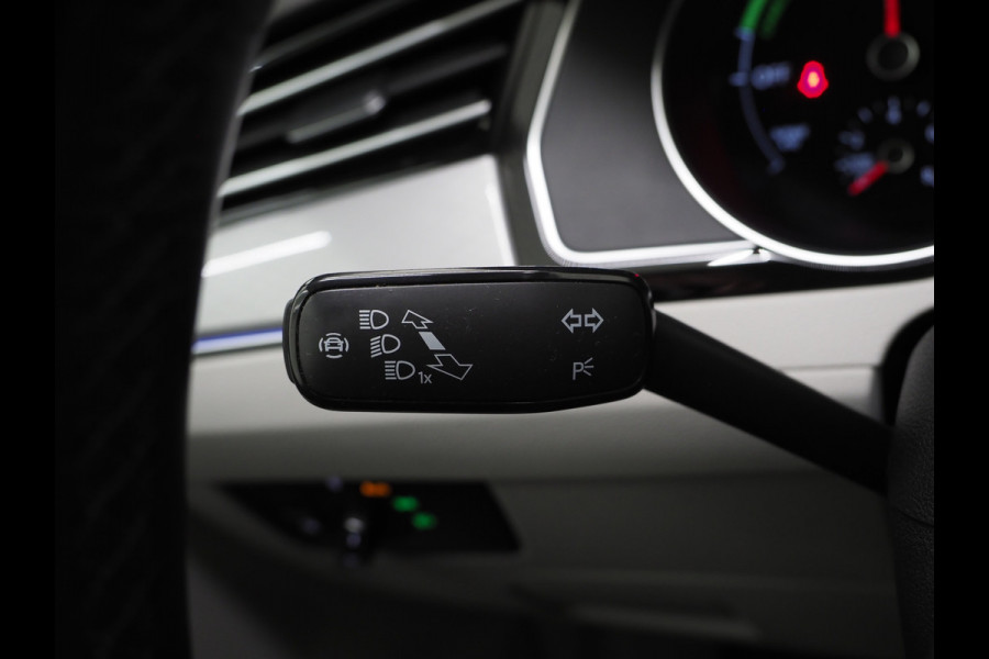 Volkswagen Passat Variant 1.4 TSI PHEV GTE | Leder | Trekhaak | Adaptive Cruise | Sfeerlicht | DAB | Climate | Matrix | Carplay