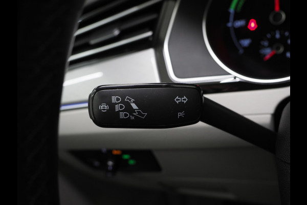 Volkswagen Passat Variant 1.4 TSI PHEV GTE | Leder | Trekhaak | Adaptive Cruise | Sfeerlicht | DAB | Climate | Matrix | Carplay