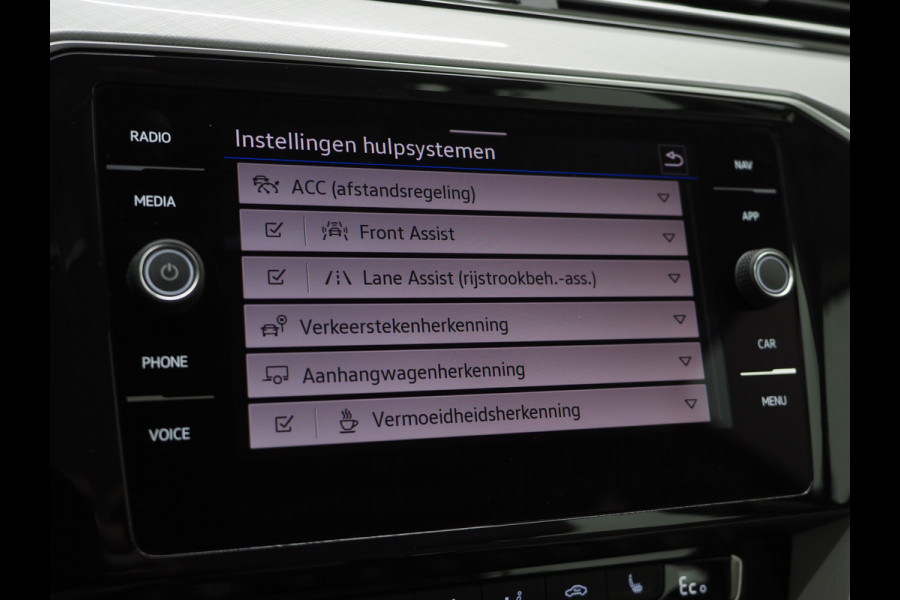 Volkswagen Passat Variant 1.4 TSI PHEV GTE | Leder | Trekhaak | Adaptive Cruise | Sfeerlicht | DAB | Climate | Matrix | Carplay