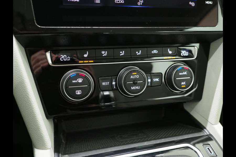 Volkswagen Passat Variant 1.4 TSI PHEV GTE | Leder | Trekhaak | Adaptive Cruise | Sfeerlicht | DAB | Climate | Matrix | Carplay