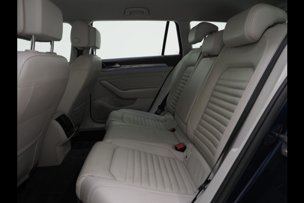 Volkswagen Passat Variant 1.4 TSI PHEV GTE | Leder | Trekhaak | Adaptive Cruise | Sfeerlicht | DAB | Climate | Matrix | Carplay