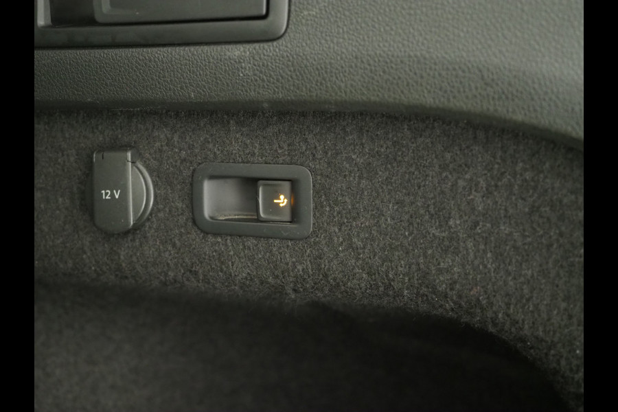 Volkswagen Passat Variant 1.4 TSI PHEV GTE | Leder | Trekhaak | Adaptive Cruise | Sfeerlicht | DAB | Climate | Matrix | Carplay