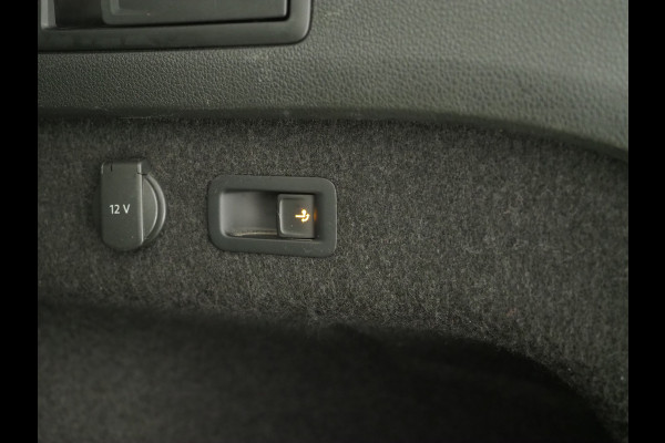Volkswagen Passat Variant 1.4 TSI PHEV GTE | Leder | Trekhaak | Adaptive Cruise | Sfeerlicht | DAB | Climate | Matrix | Carplay