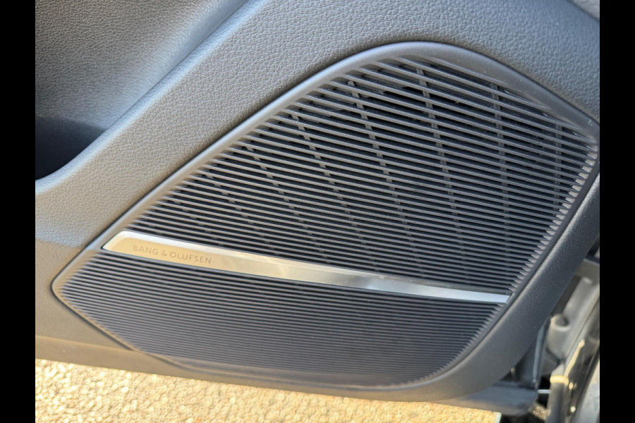 Audi Q8 55 TFSI quattro S Line 340 PK Pano Leder Camera Trekhaak