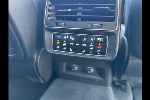 Audi Q8 55 TFSI quattro S Line 340 PK Pano Leder Camera Trekhaak