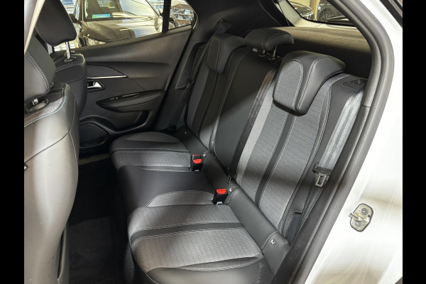 Peugeot e-2008 EV Allure Pack 50 kWh Allseason | Navigatie | Achteruitrijcamera |