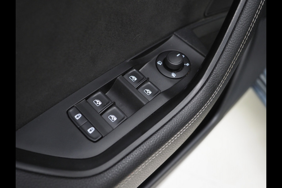 Škoda Superb Combi 1.4 TSI iV Sportline | Panoramadak | Trekhaak | Sportstoelen | Canton | Keyless | Adaptive Cruise | Carplay