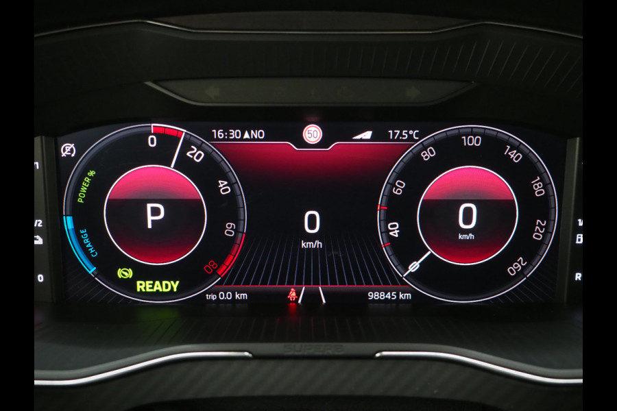 Škoda Superb Combi 1.4 TSI iV Sportline | Panoramadak | Trekhaak | Sportstoelen | Canton | Keyless | Adaptive Cruise | Carplay