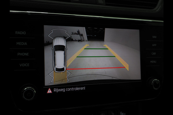 Škoda Superb Combi 1.4 TSI iV Sportline | Panoramadak | Trekhaak | Sportstoelen | Canton | Keyless | Adaptive Cruise | Carplay