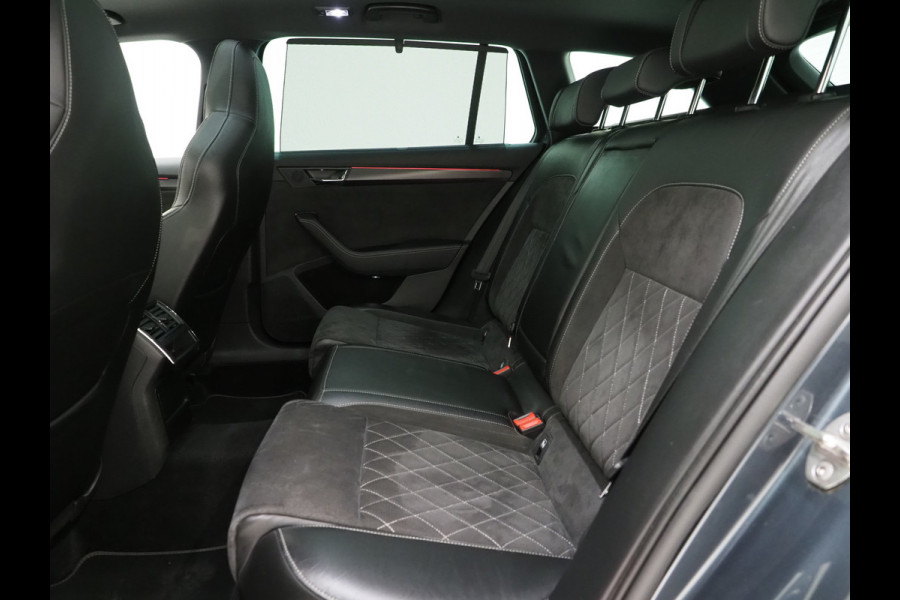 Škoda Superb Combi 1.4 TSI iV Sportline | Panoramadak | Trekhaak | Sportstoelen | Canton | Keyless | Adaptive Cruise | Carplay
