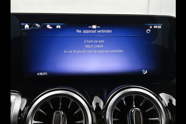 Mercedes-Benz EQB 250+ Business Solution Luxury 71 kWh | Panoramaschuifdak | Smartphone integratie | Extra USB-poorten | Stoelverwarming | Sfeerverlichting | Easypack achterklep | Dodehoekassistent |