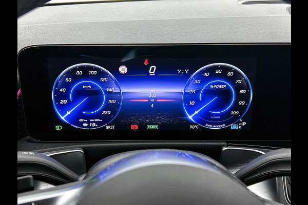 Mercedes-Benz EQB 250+ Business Solution Luxury 71 kWh | Panoramaschuifdak | Smartphone integratie | Extra USB-poorten | Stoelverwarming | Sfeerverlichting | Easypack achterklep | Dodehoekassistent |