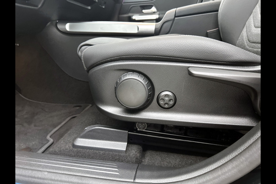 Mercedes-Benz EQB 250+ Business Solution Luxury 71 kWh | Panoramaschuifdak | Smartphone integratie | Extra USB-poorten | Stoelverwarming | Sfeerverlichting | Easypack achterklep | Dodehoekassistent |